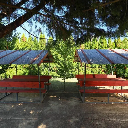 Moni 2 * Balatonszárszó
