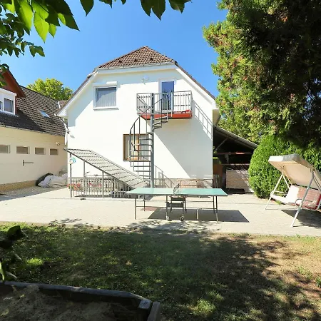 Moni 2 * Balatonszárszó